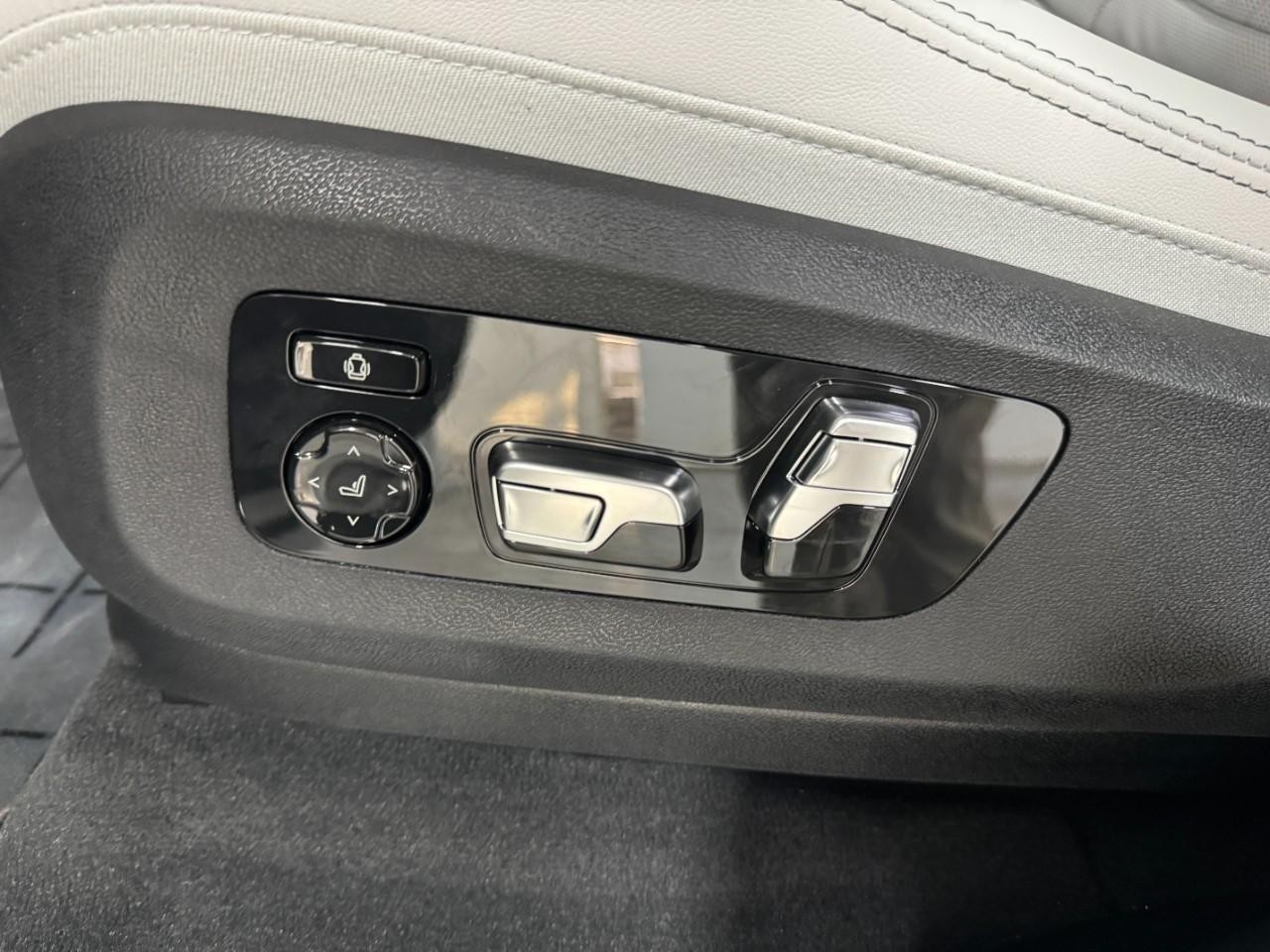 BMW X5 Vehicle Full-screen Gallery Image 29