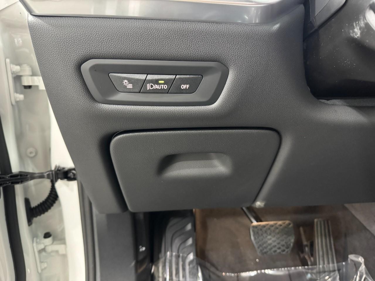 BMW X5 Vehicle Full-screen Gallery Image 30