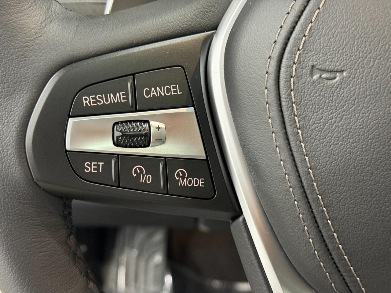 BMW X5 Vehicle Full-screen Gallery Image 31