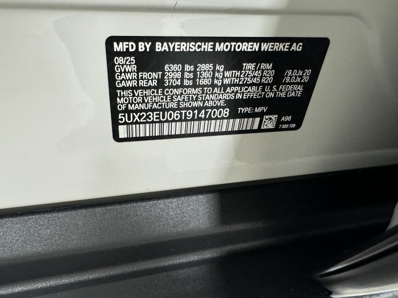 BMW X5 Vehicle Full-screen Gallery Image 35