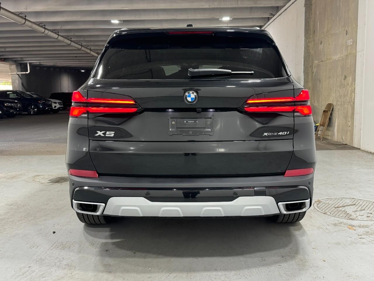 BMW X5 Vehicle Full-screen Gallery Image 9