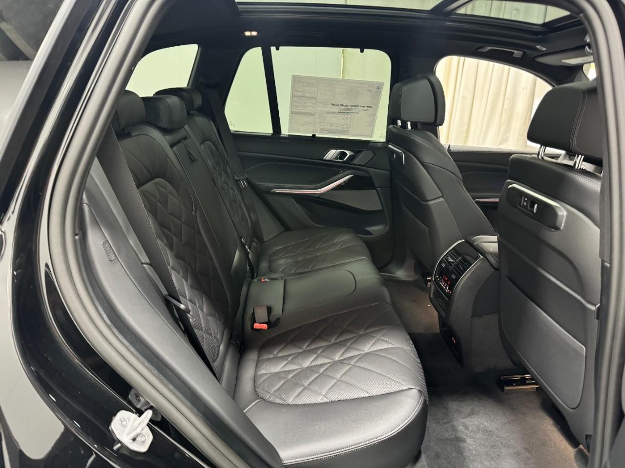 BMW X5 Vehicle Full-screen Gallery Image 10