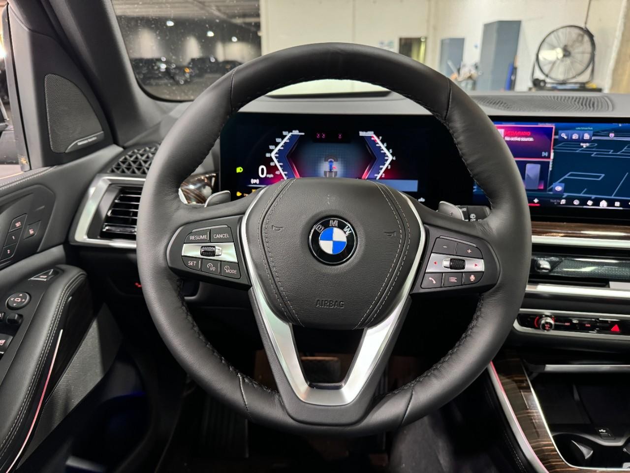 BMW X5 Vehicle Full-screen Gallery Image 14