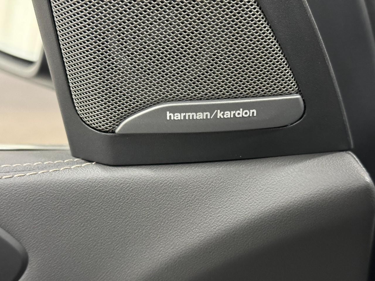 BMW X5 Vehicle Full-screen Gallery Image 23