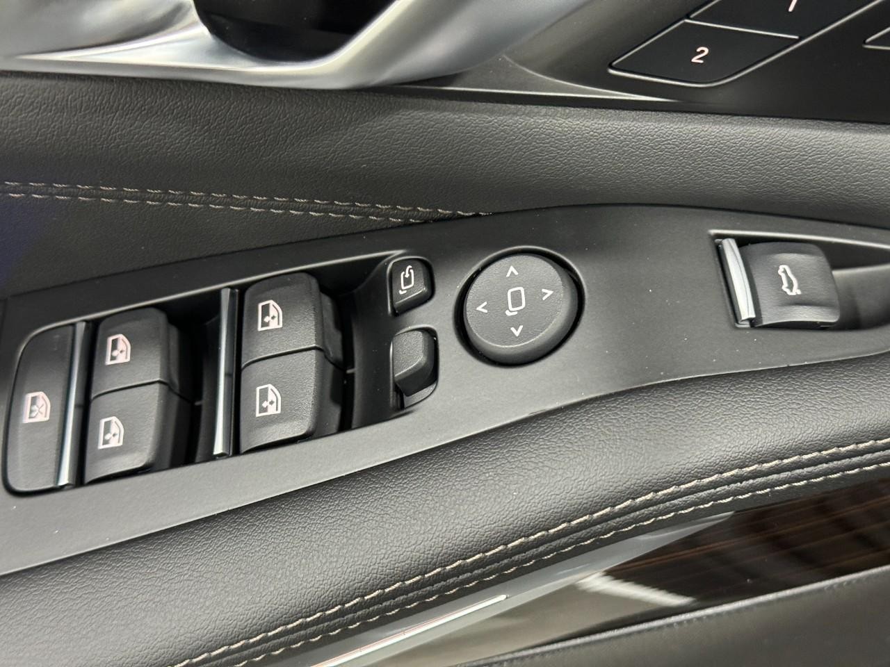 BMW X5 Vehicle Full-screen Gallery Image 26