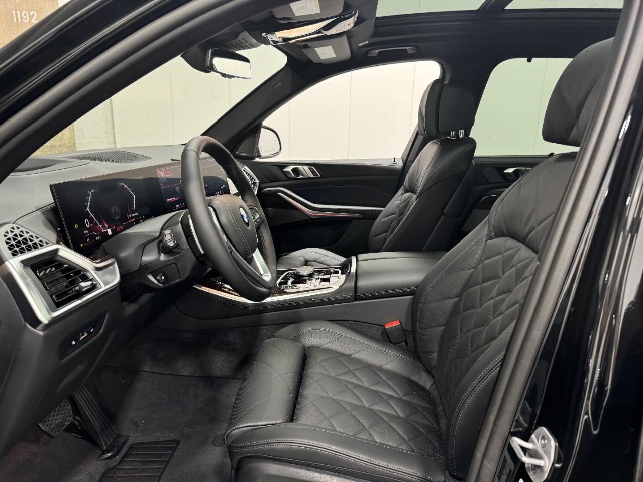 BMW X5 Vehicle Full-screen Gallery Image 27