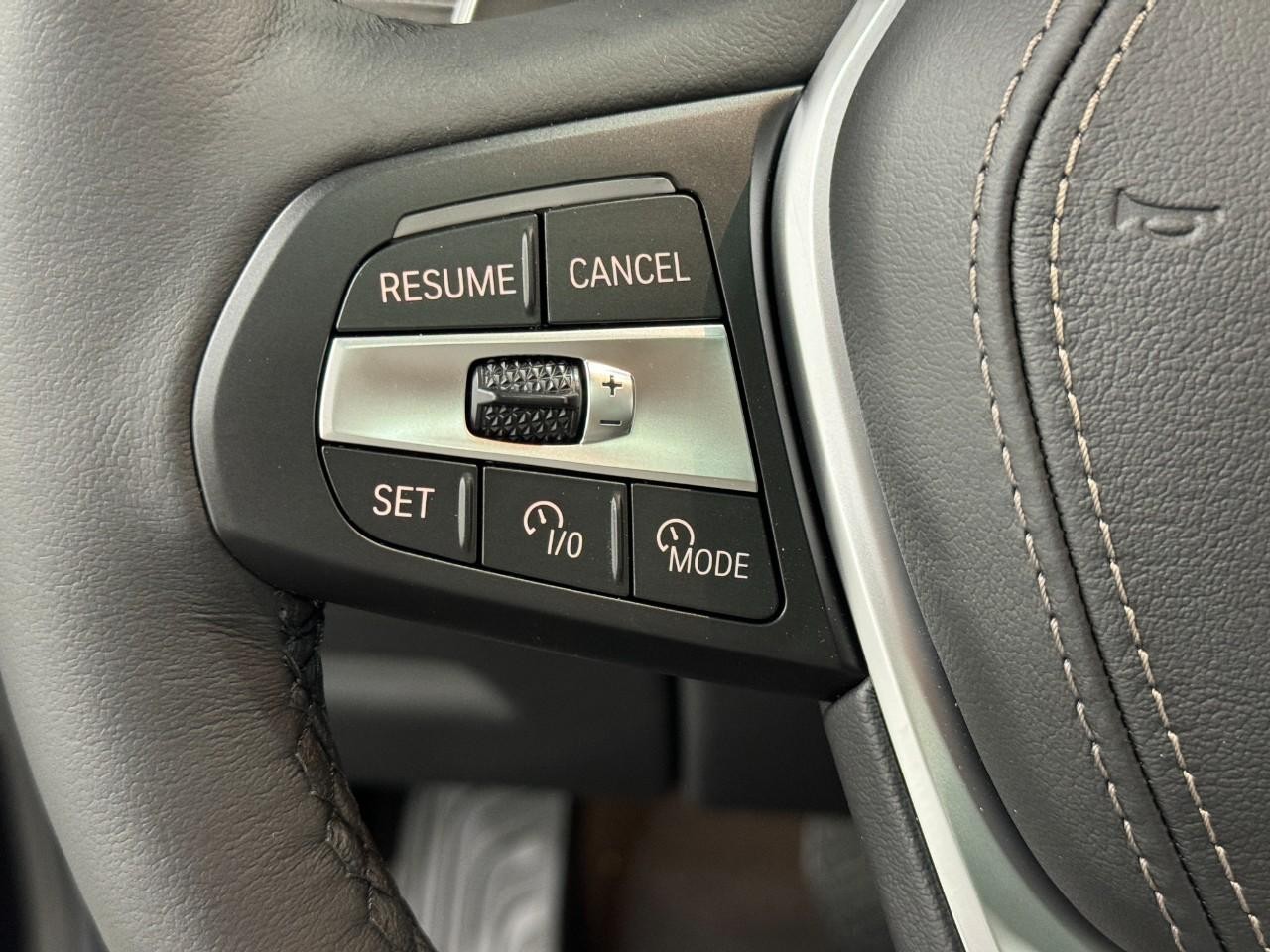 BMW X5 Vehicle Full-screen Gallery Image 31