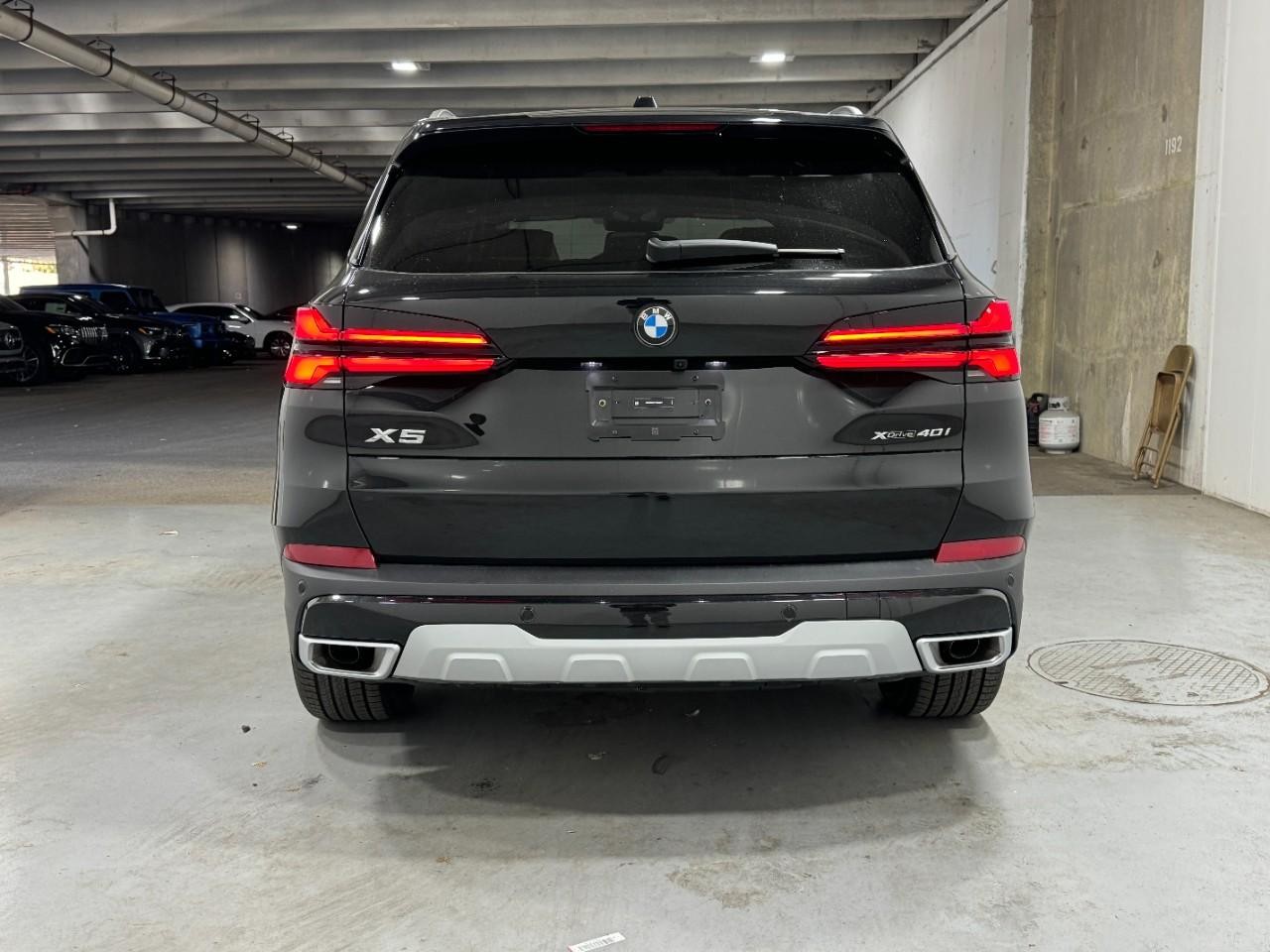 BMW X5 Vehicle Full-screen Gallery Image 9