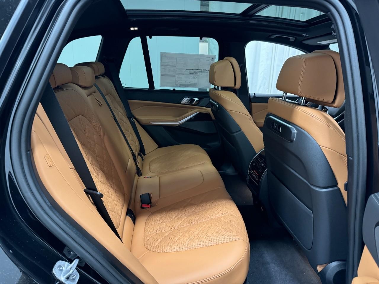 BMW X5 Vehicle Full-screen Gallery Image 10