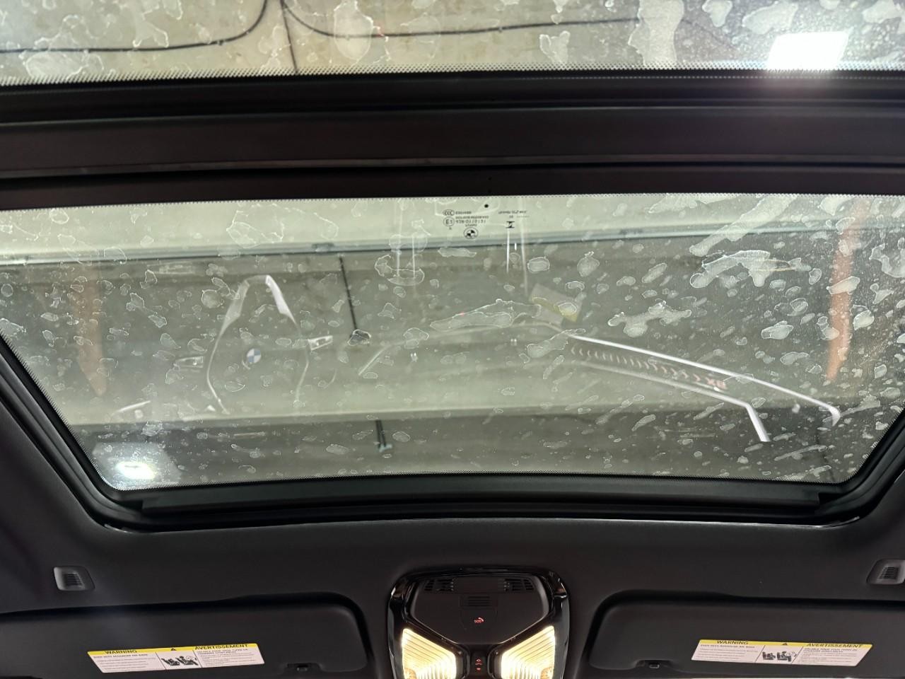 BMW X5 Vehicle Full-screen Gallery Image 12