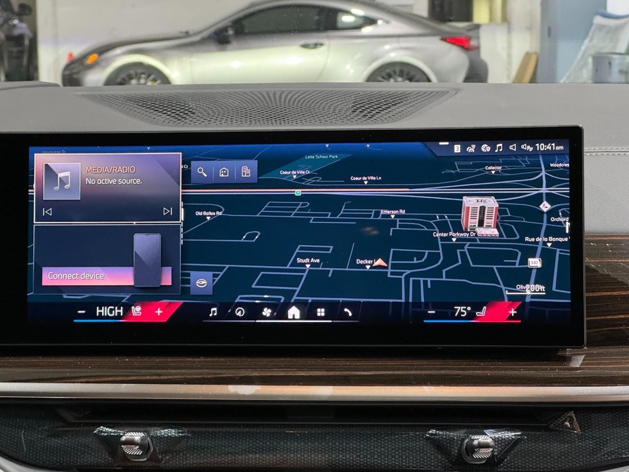 BMW X5 Vehicle Full-screen Gallery Image 15