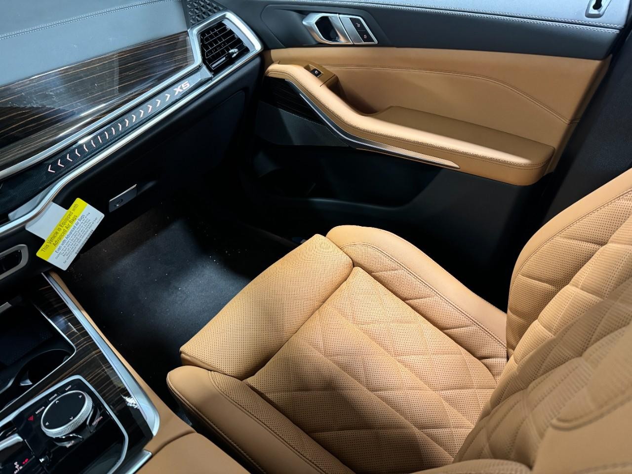 BMW X5 Vehicle Full-screen Gallery Image 17