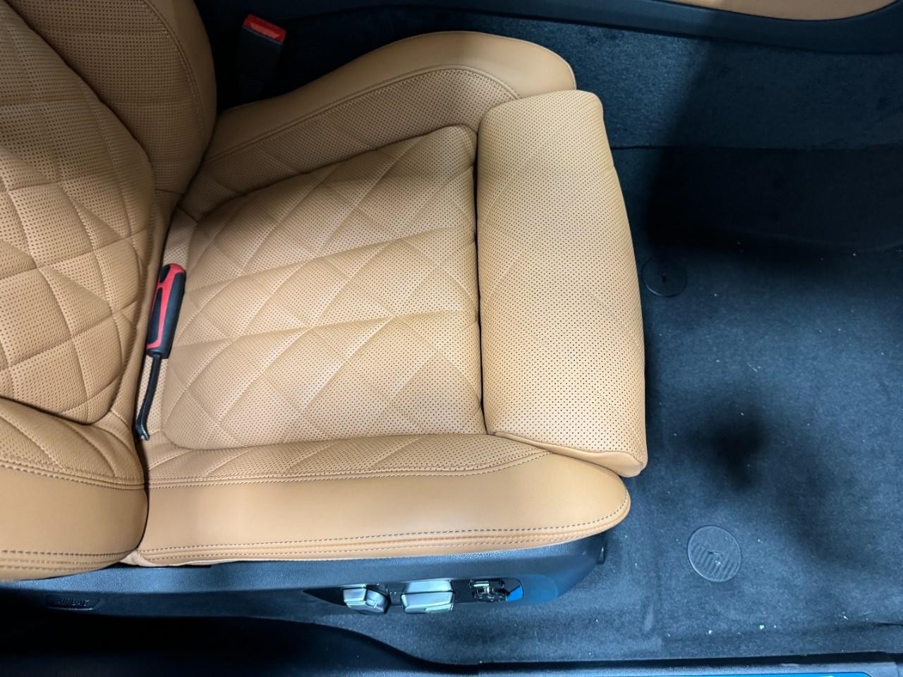 BMW X5 Vehicle Full-screen Gallery Image 19