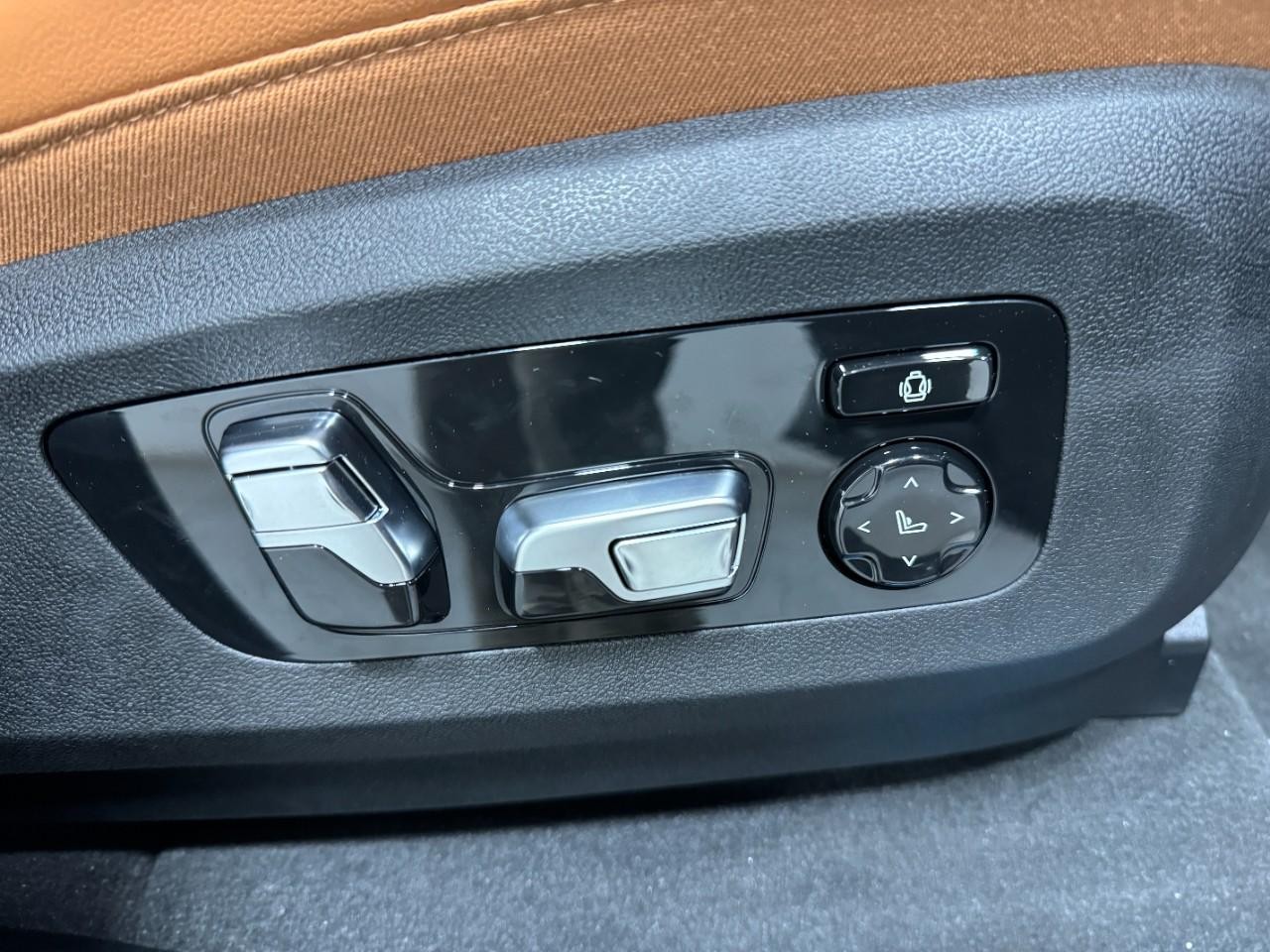 BMW X5 Vehicle Full-screen Gallery Image 20