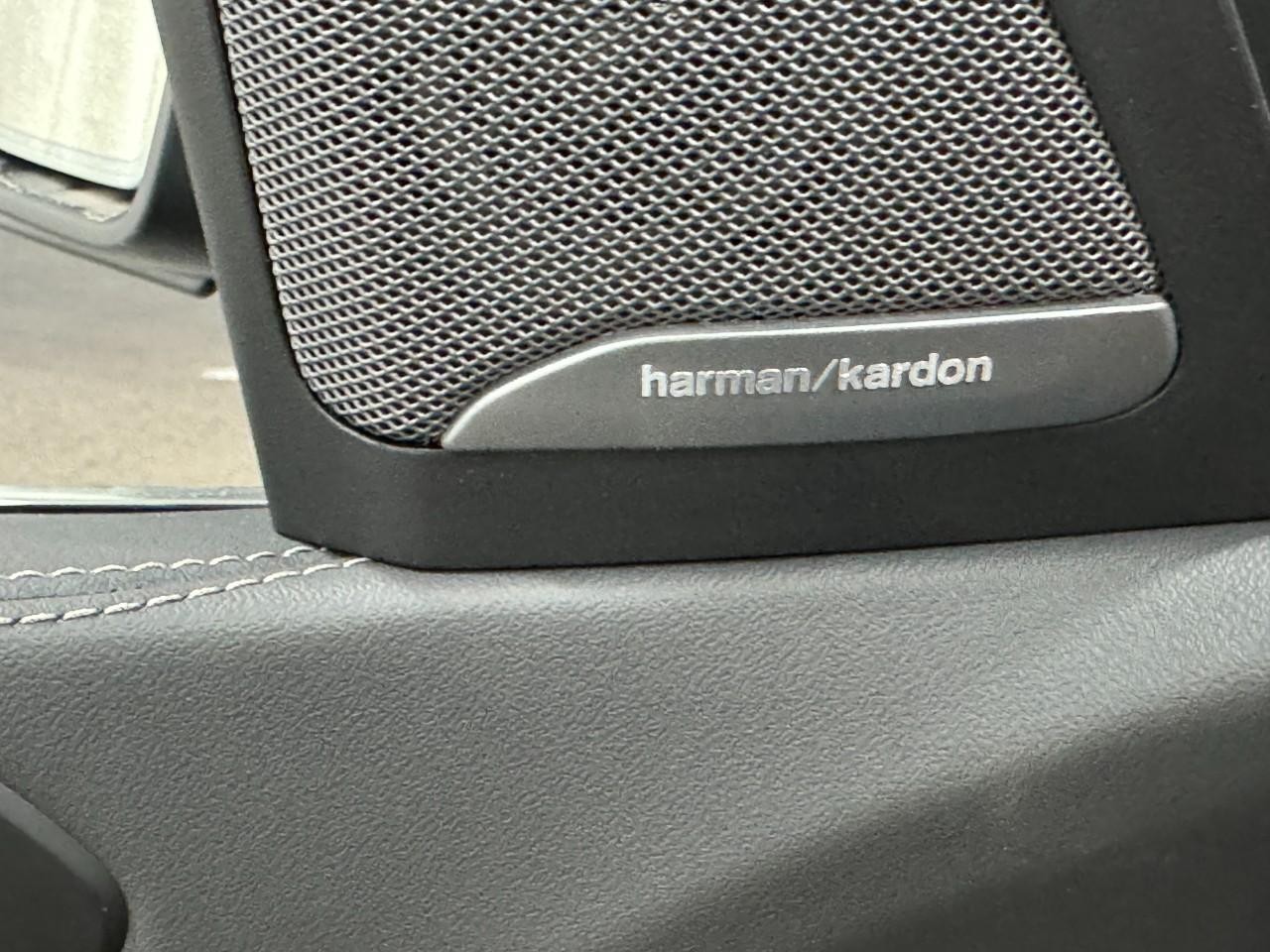 BMW X5 Vehicle Full-screen Gallery Image 23