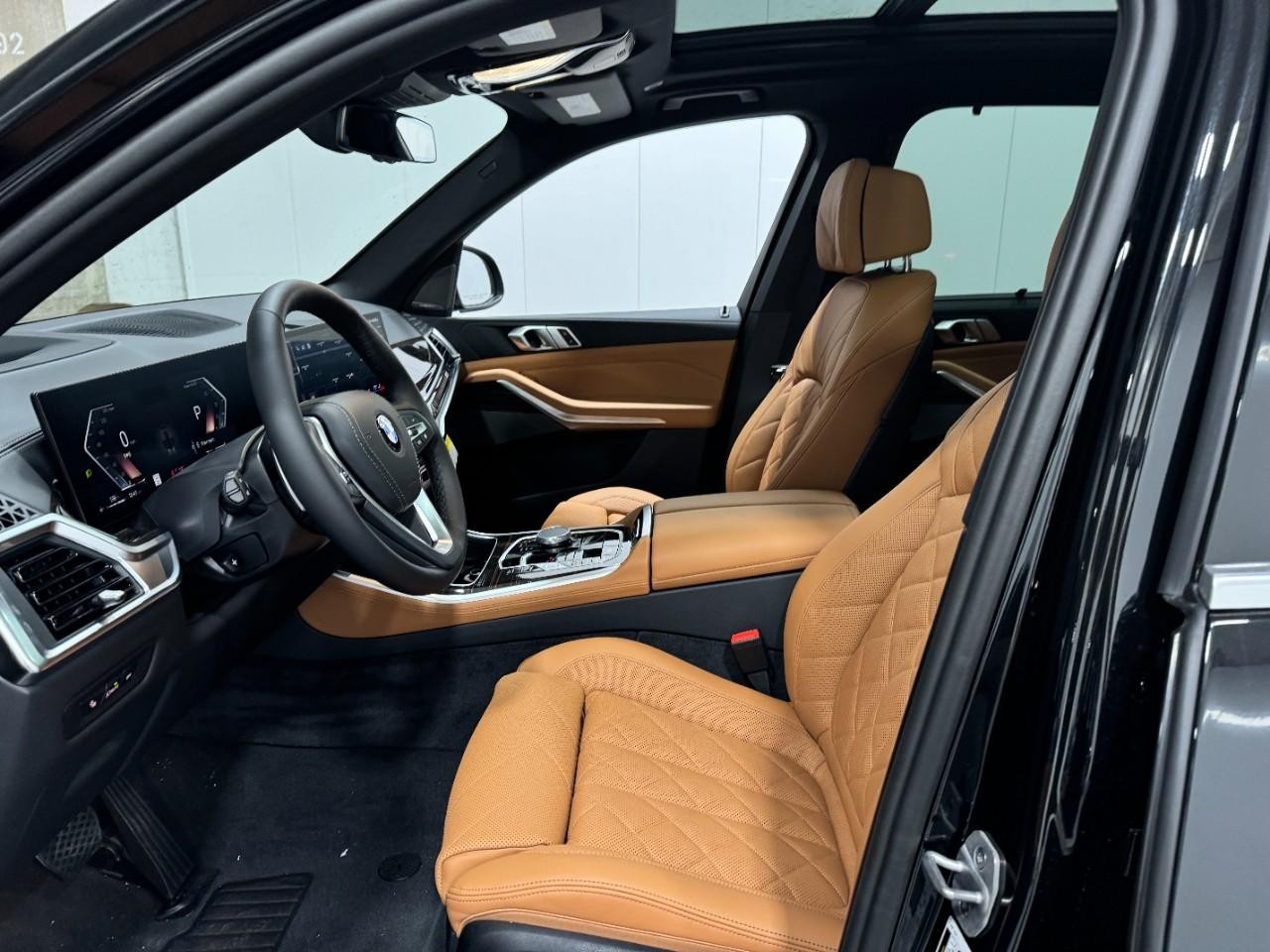 BMW X5 Vehicle Full-screen Gallery Image 27