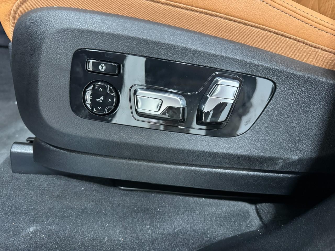 BMW X5 Vehicle Full-screen Gallery Image 29