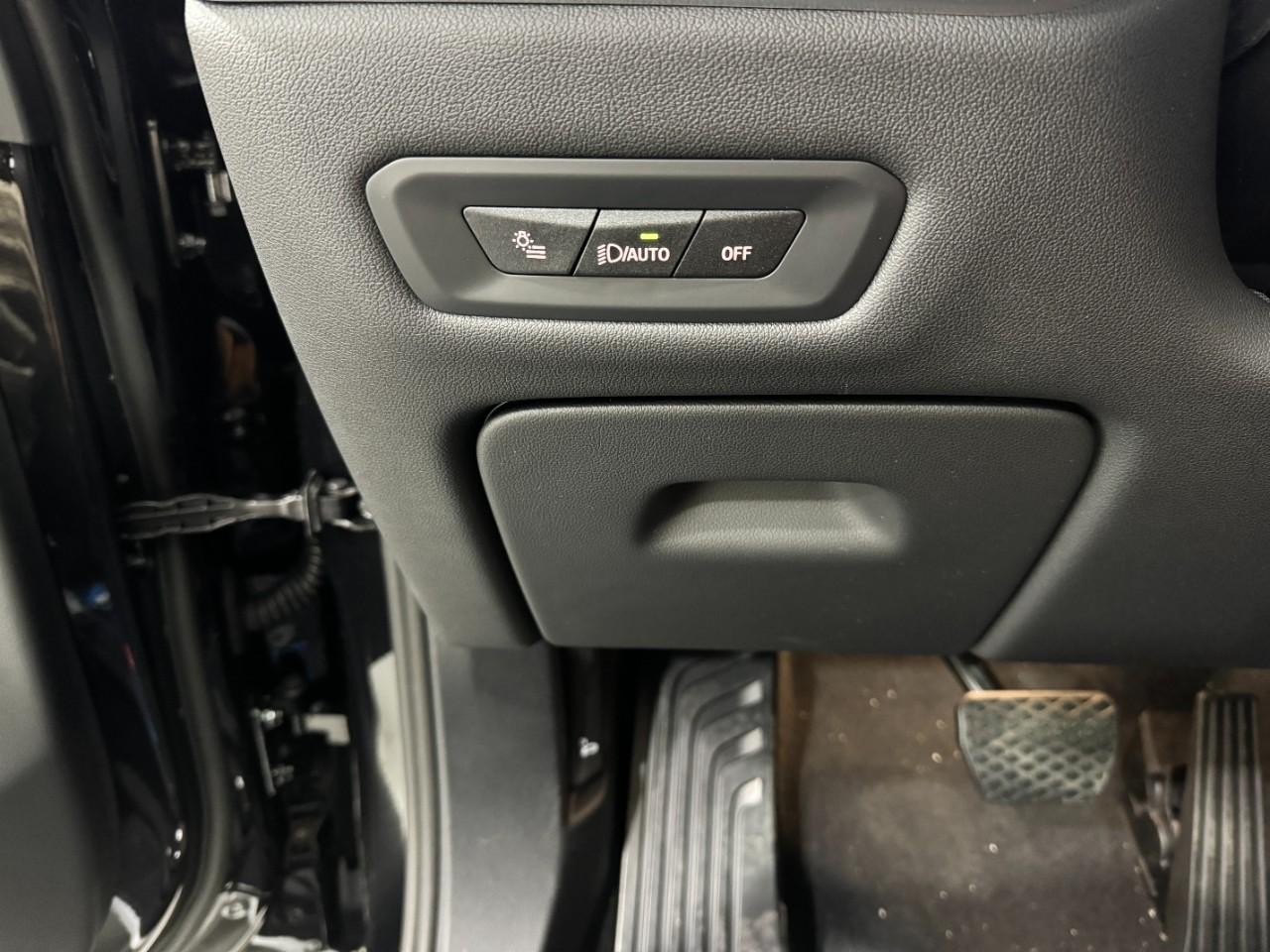 BMW X5 Vehicle Full-screen Gallery Image 30