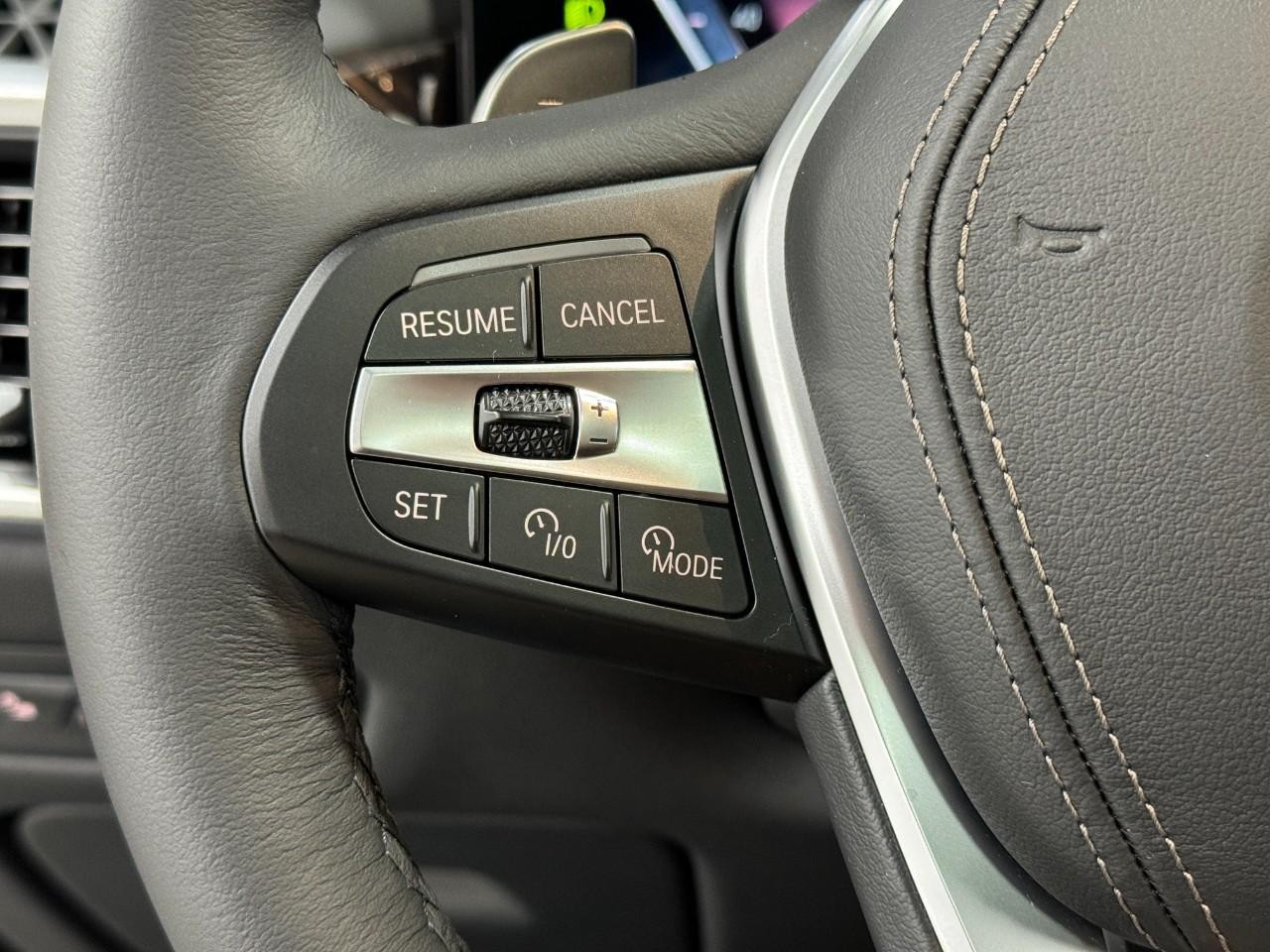 BMW X5 Vehicle Full-screen Gallery Image 31