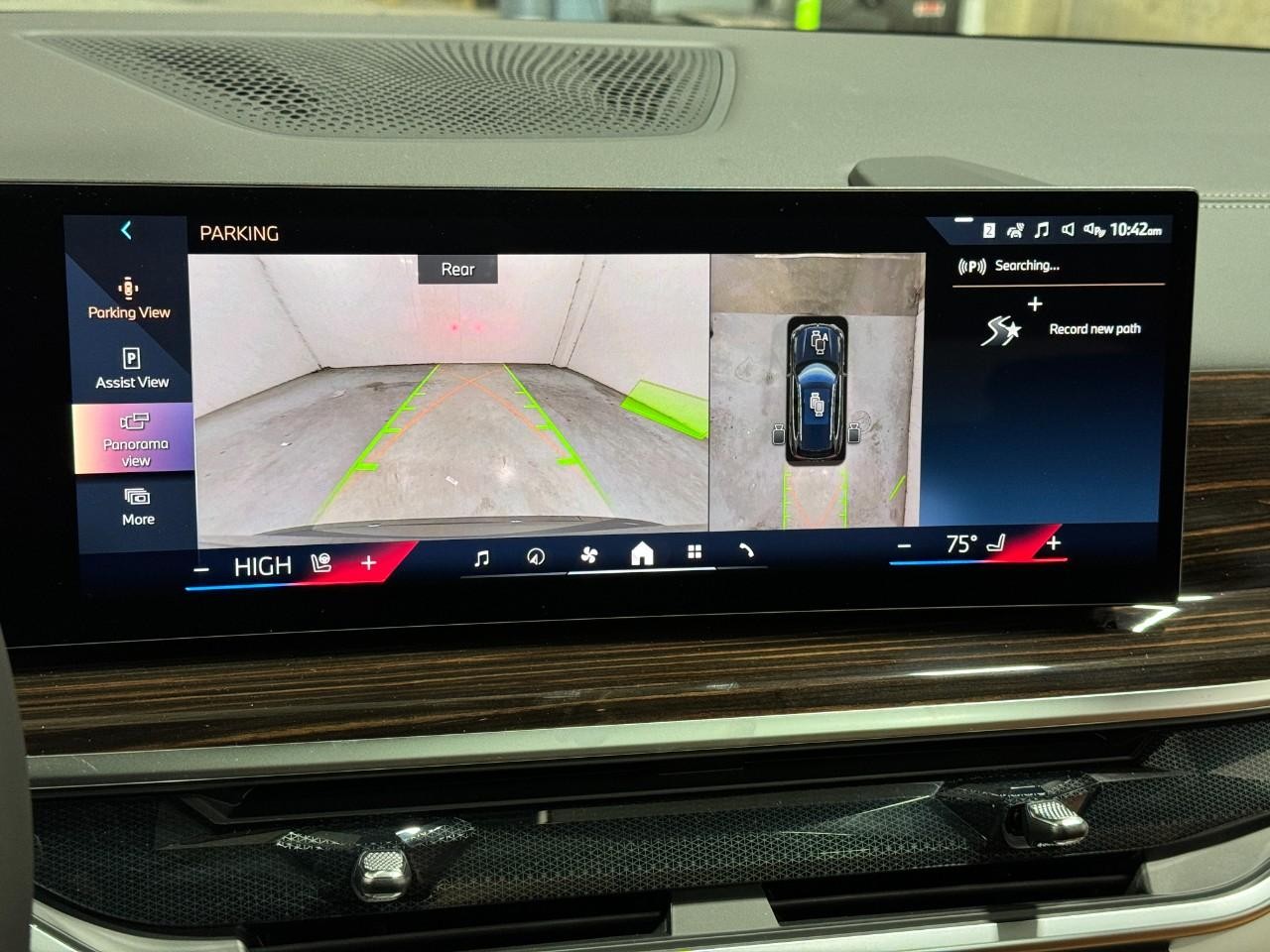 BMW X5 Vehicle Full-screen Gallery Image 34