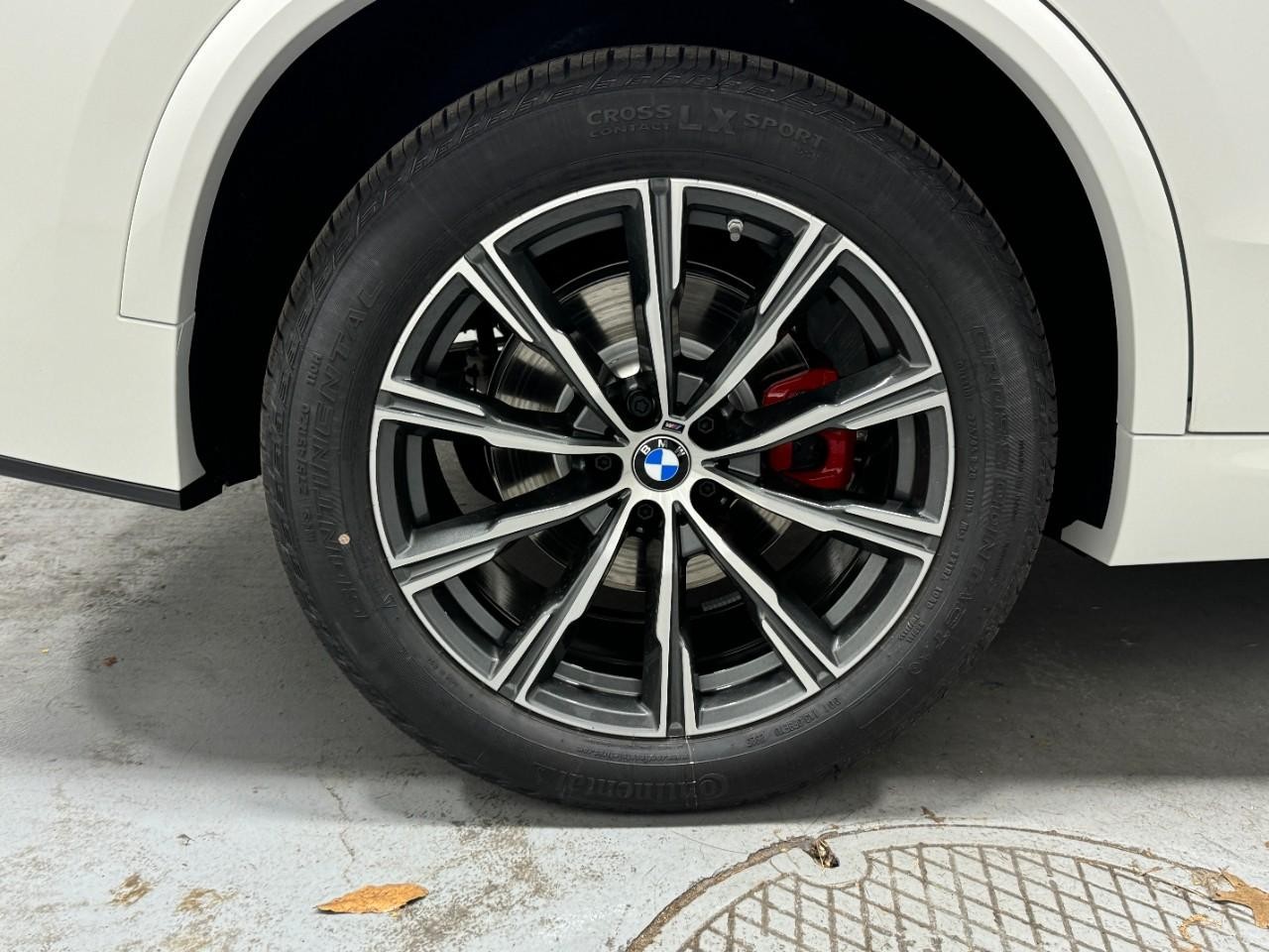 BMW X5 Vehicle Full-screen Gallery Image 5