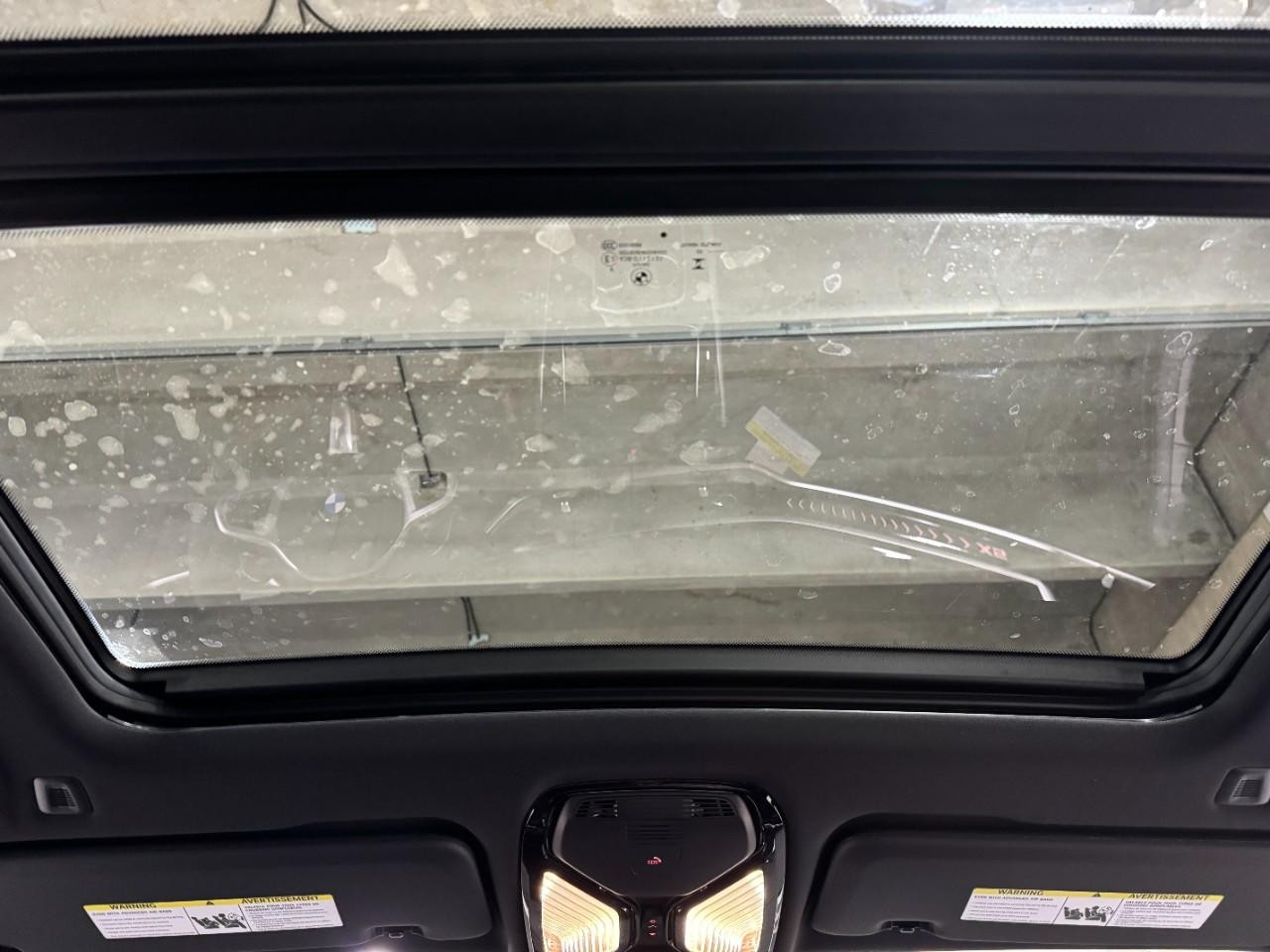 BMW X5 Vehicle Full-screen Gallery Image 11