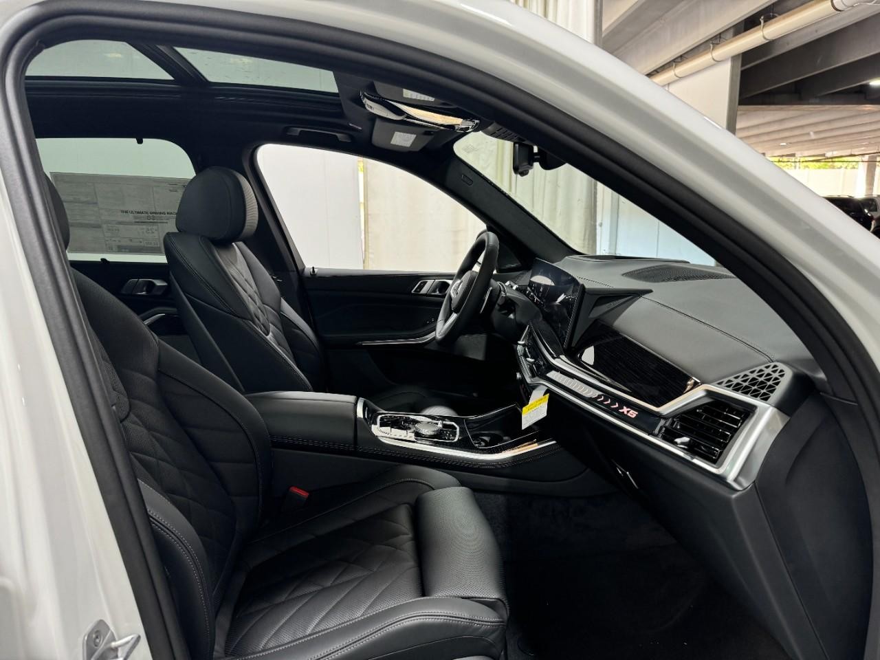 BMW X5 Vehicle Full-screen Gallery Image 17