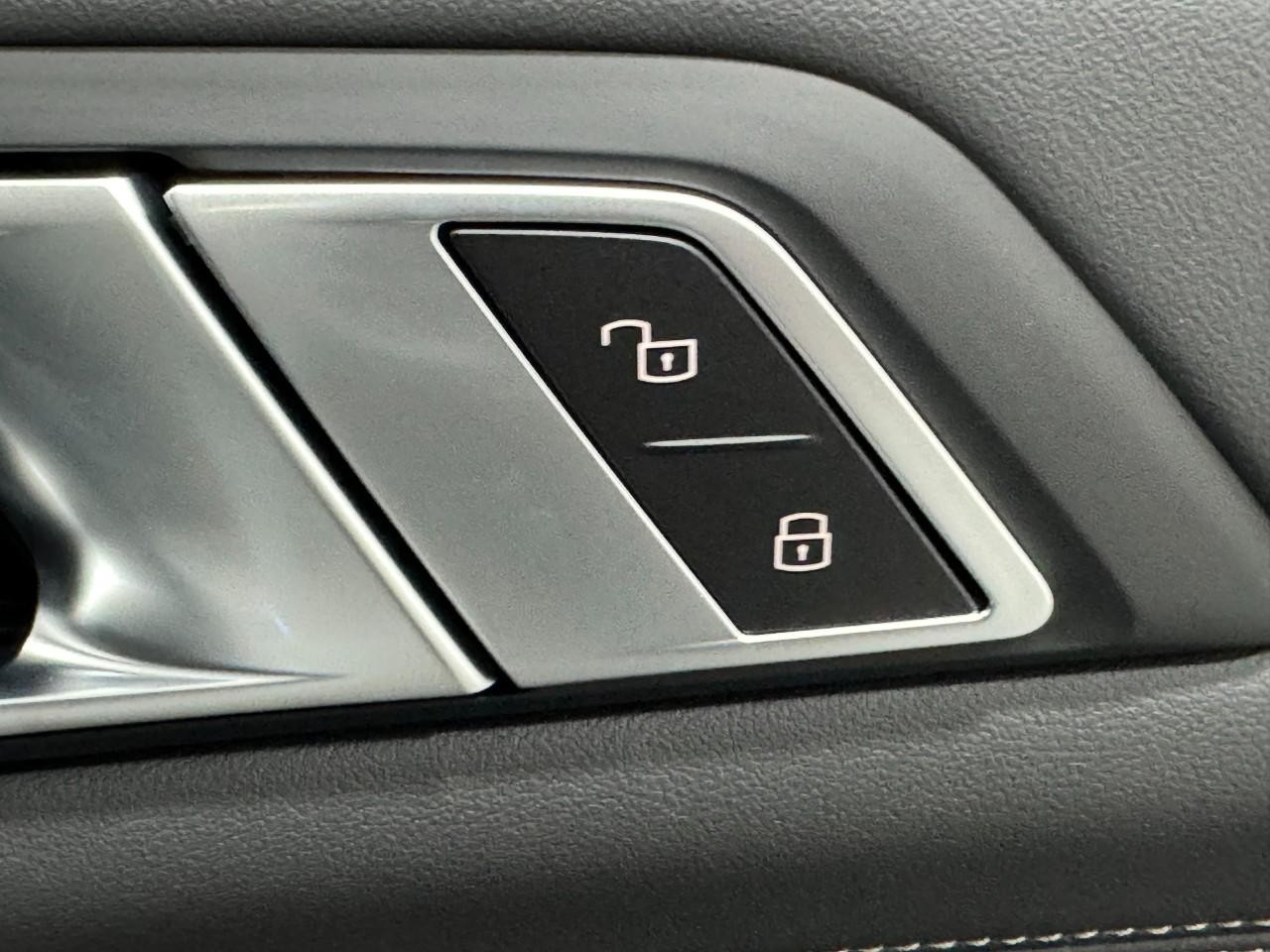 BMW X5 Vehicle Full-screen Gallery Image 20