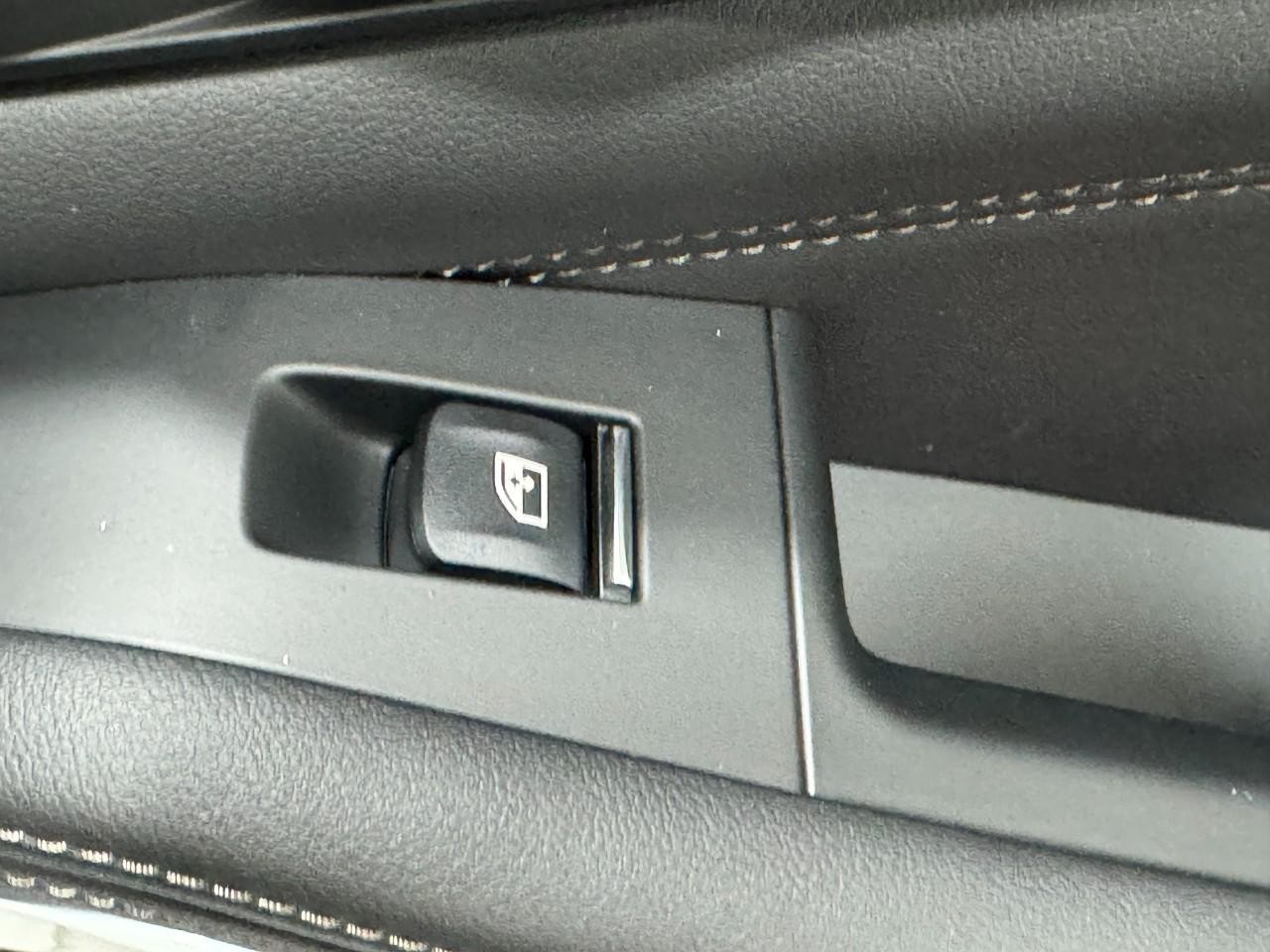 BMW X5 Vehicle Full-screen Gallery Image 21