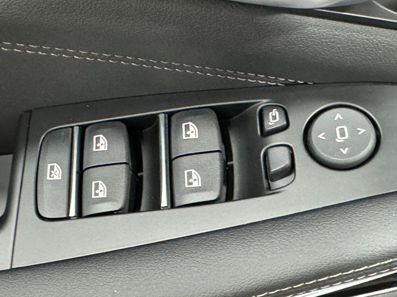 BMW X5 Vehicle Full-screen Gallery Image 25