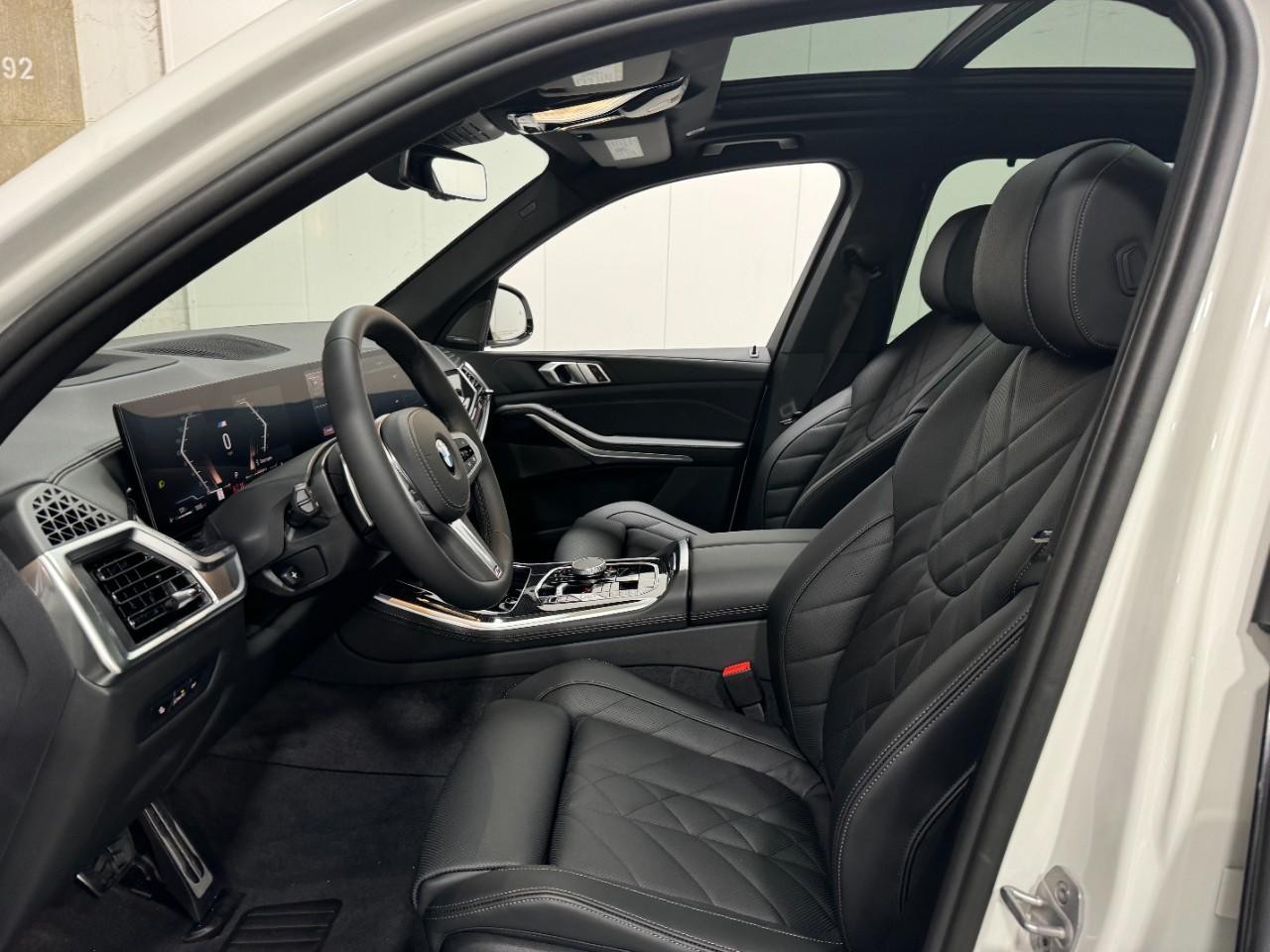 BMW X5 Vehicle Full-screen Gallery Image 27