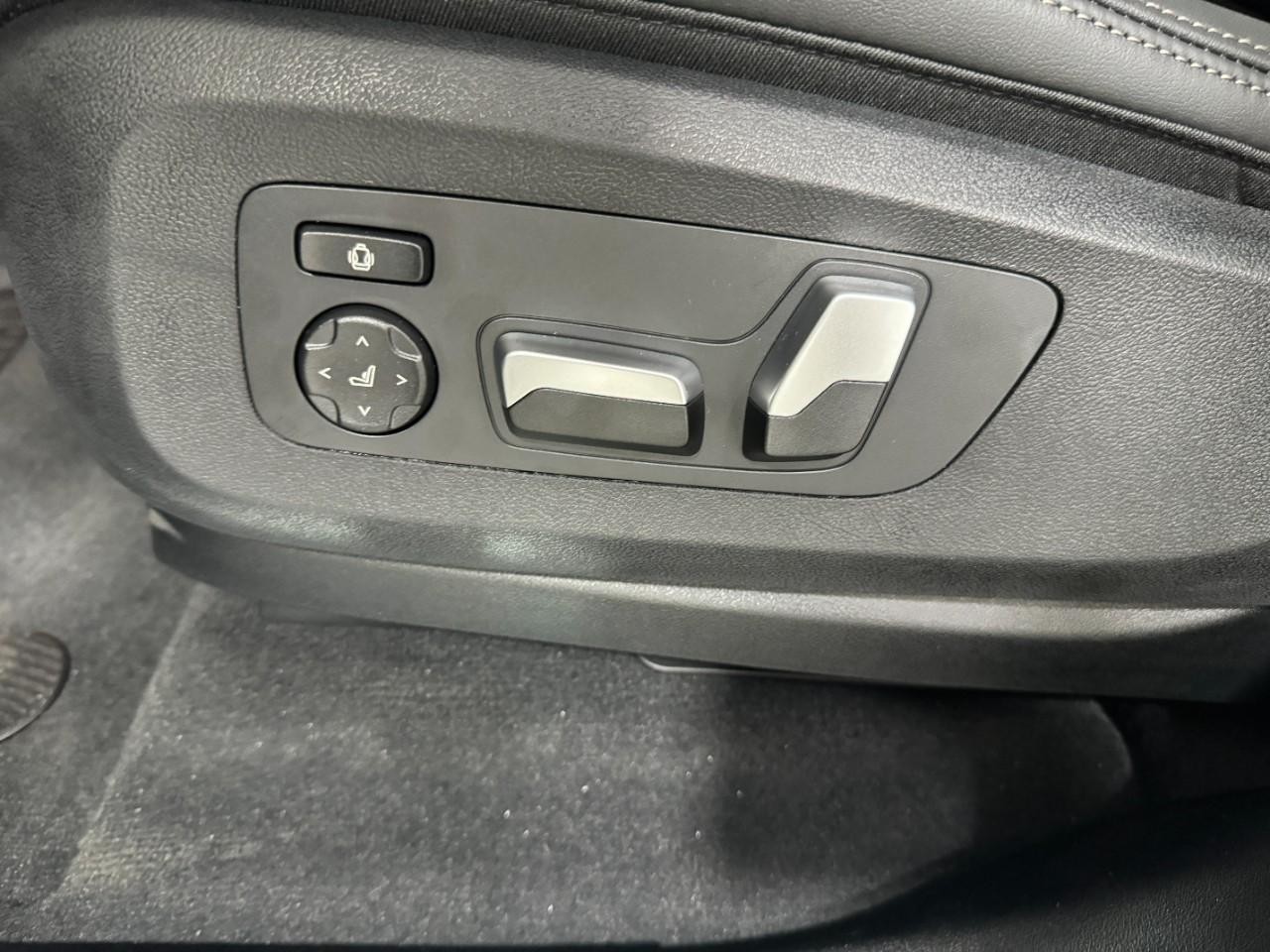 BMW X5 Vehicle Full-screen Gallery Image 29