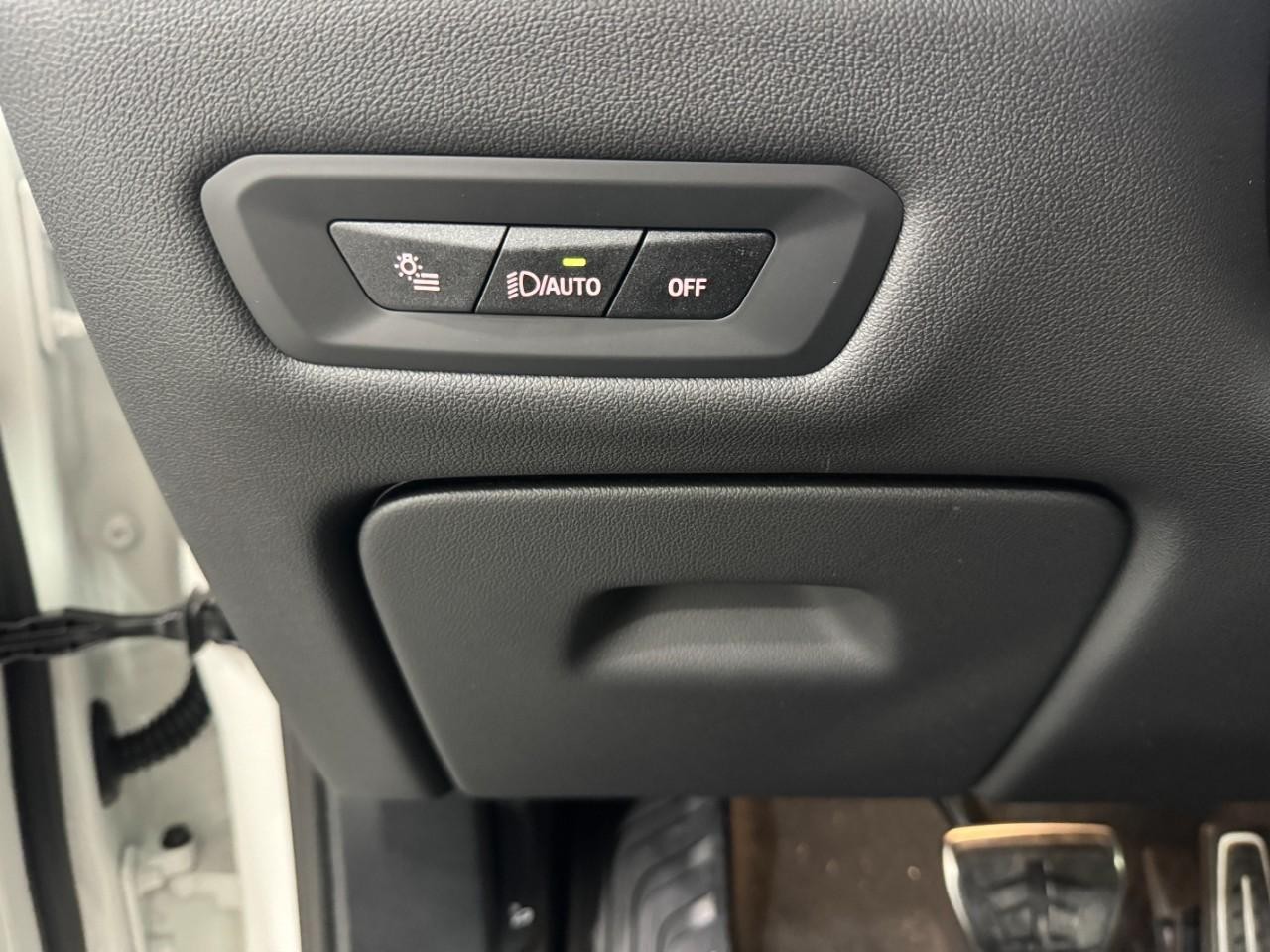 BMW X5 Vehicle Full-screen Gallery Image 30