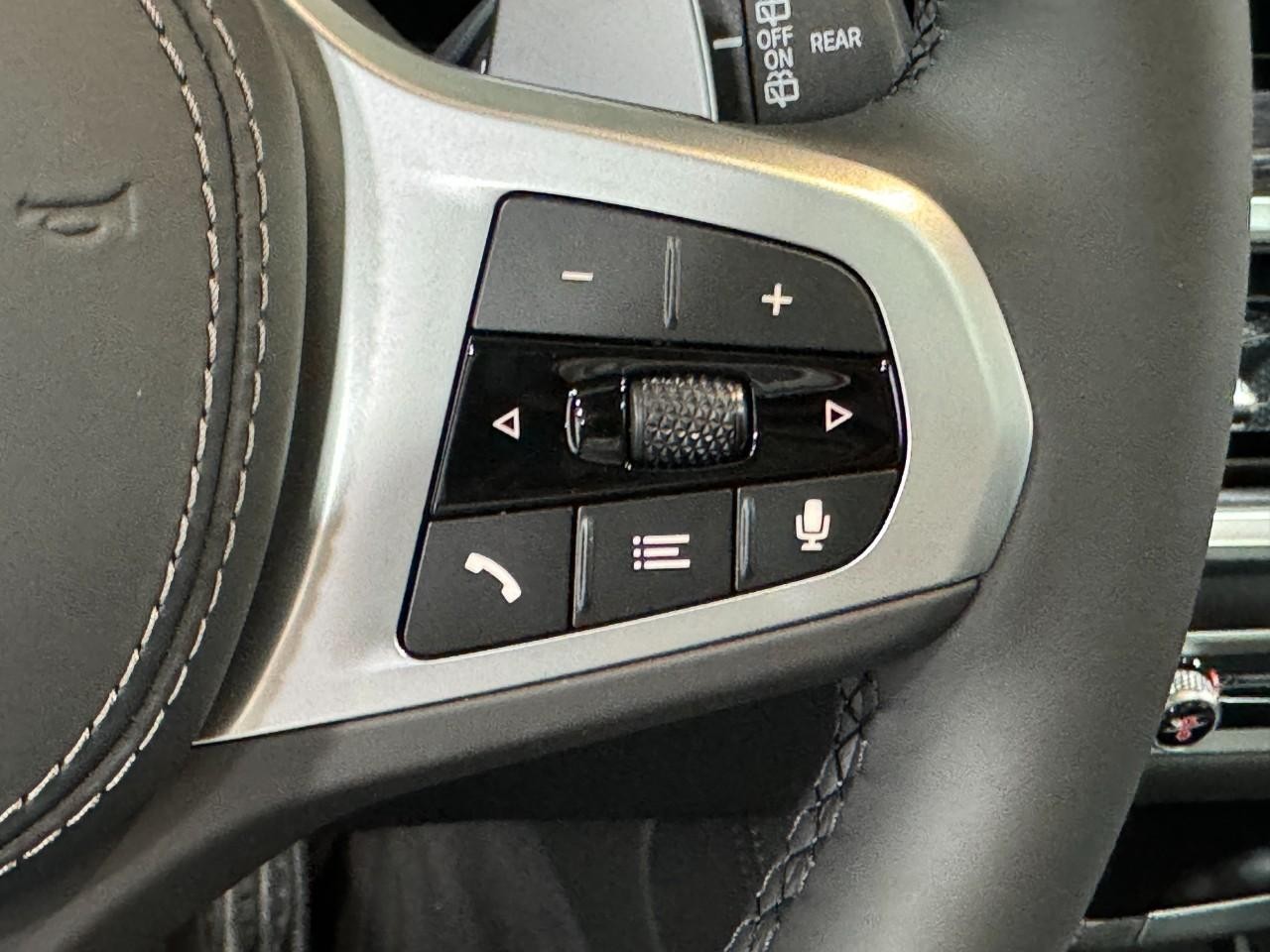 BMW X5 Vehicle Full-screen Gallery Image 32