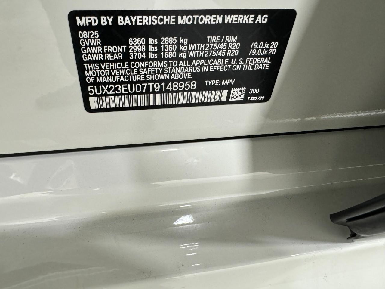 BMW X5 Vehicle Full-screen Gallery Image 35