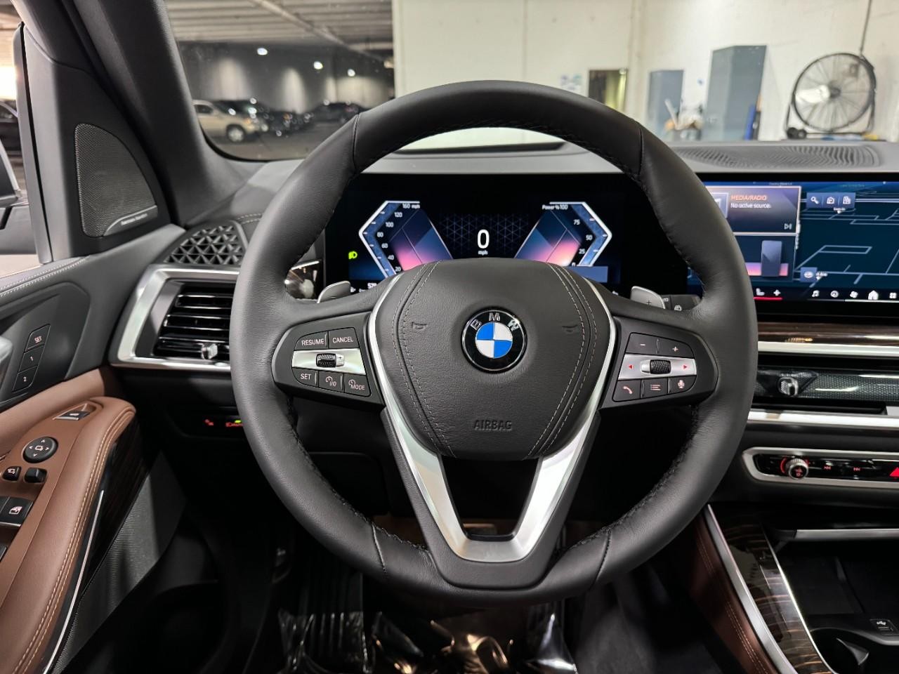 BMW X5 Vehicle Full-screen Gallery Image 13