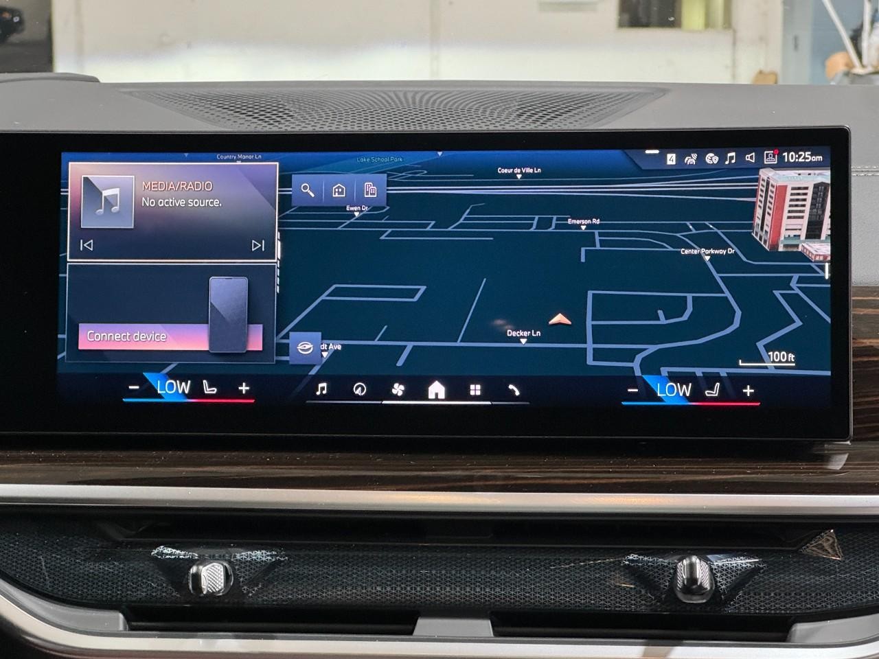 BMW X5 Vehicle Full-screen Gallery Image 14