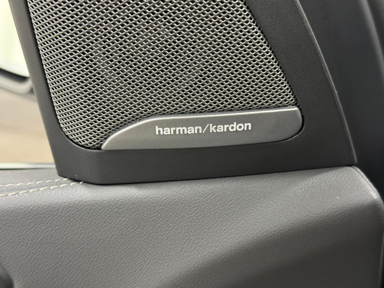 BMW X5 Vehicle Full-screen Gallery Image 22