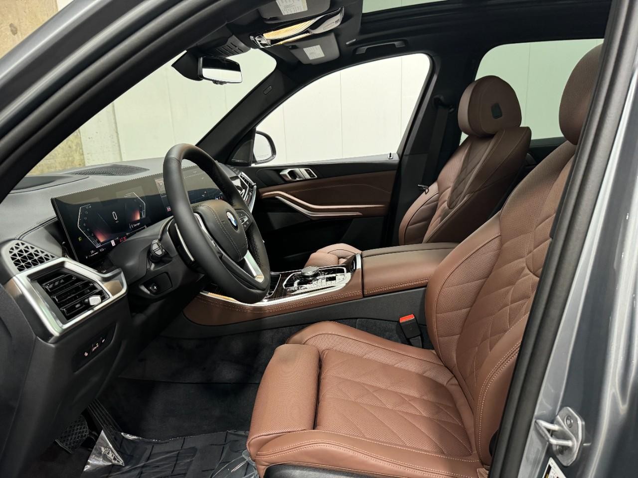 BMW X5 Vehicle Full-screen Gallery Image 27