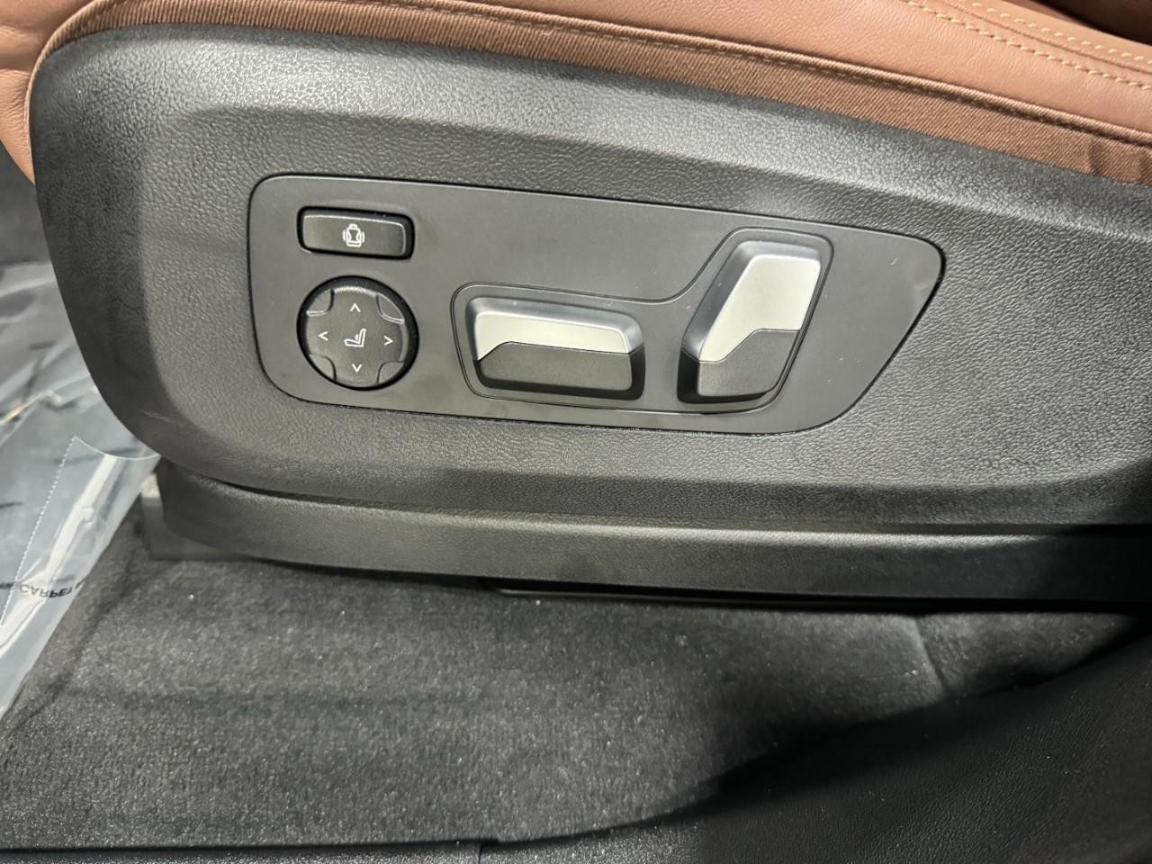 BMW X5 Vehicle Full-screen Gallery Image 29