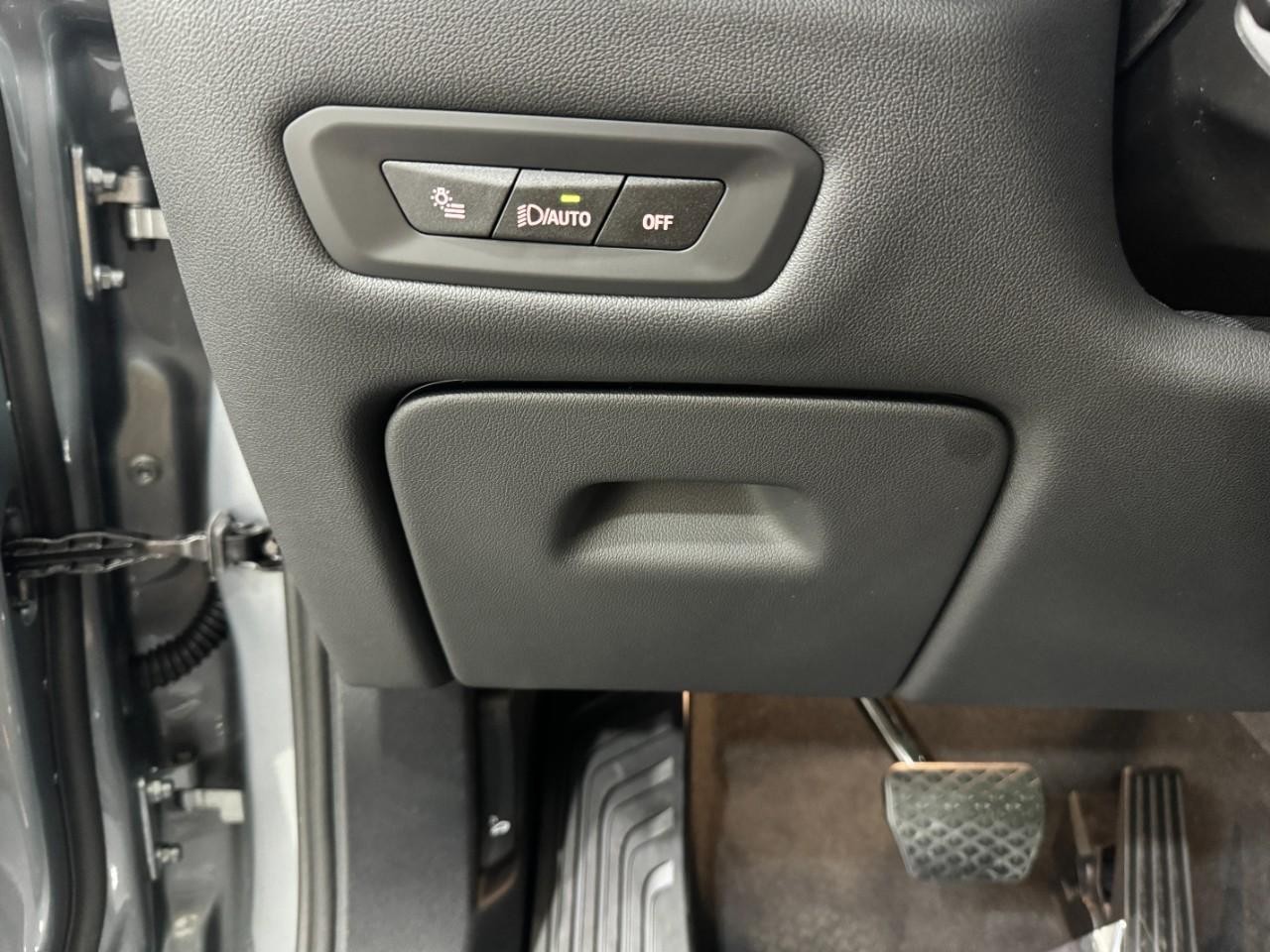 BMW X5 Vehicle Full-screen Gallery Image 30