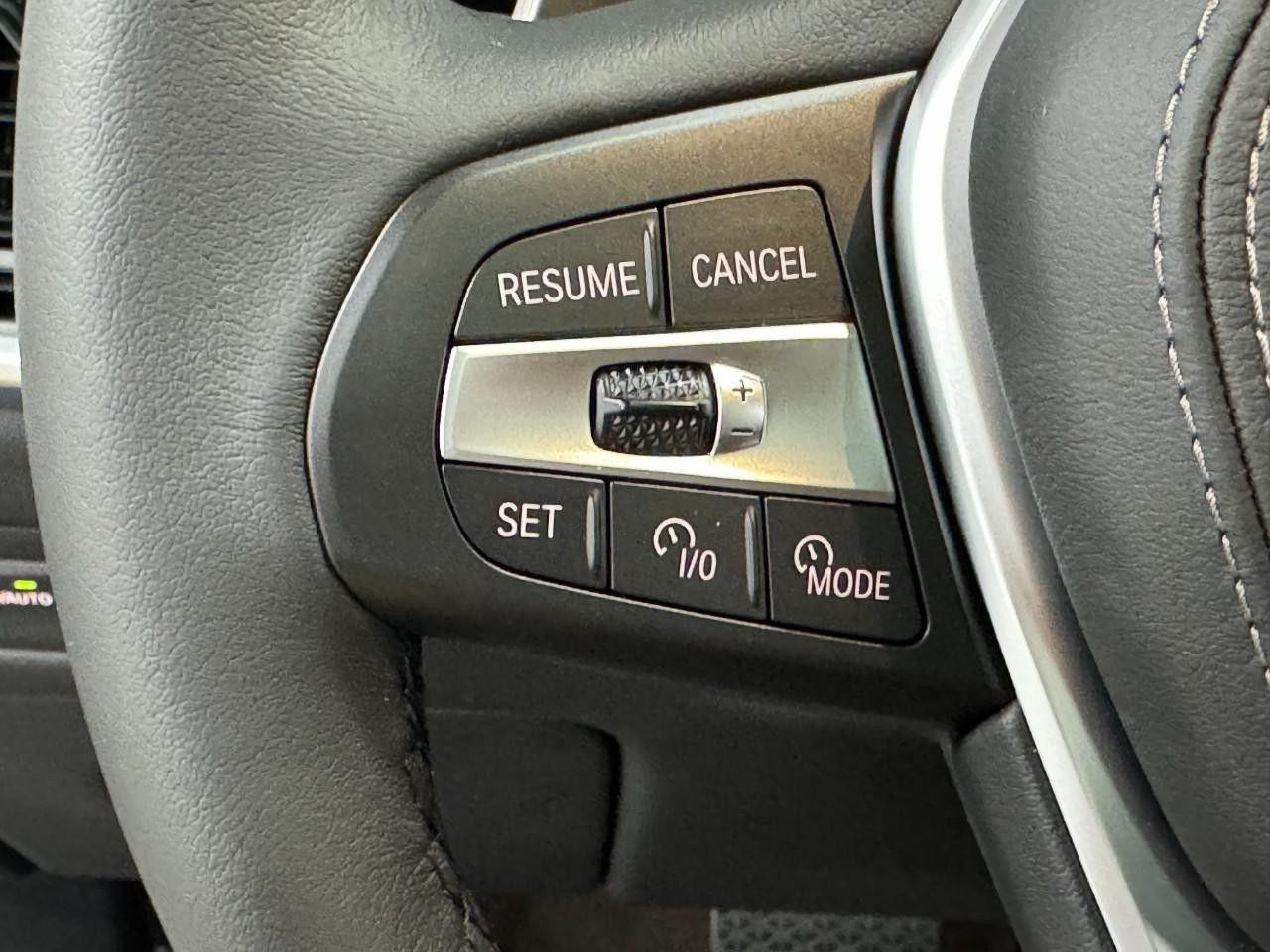 BMW X5 Vehicle Full-screen Gallery Image 31