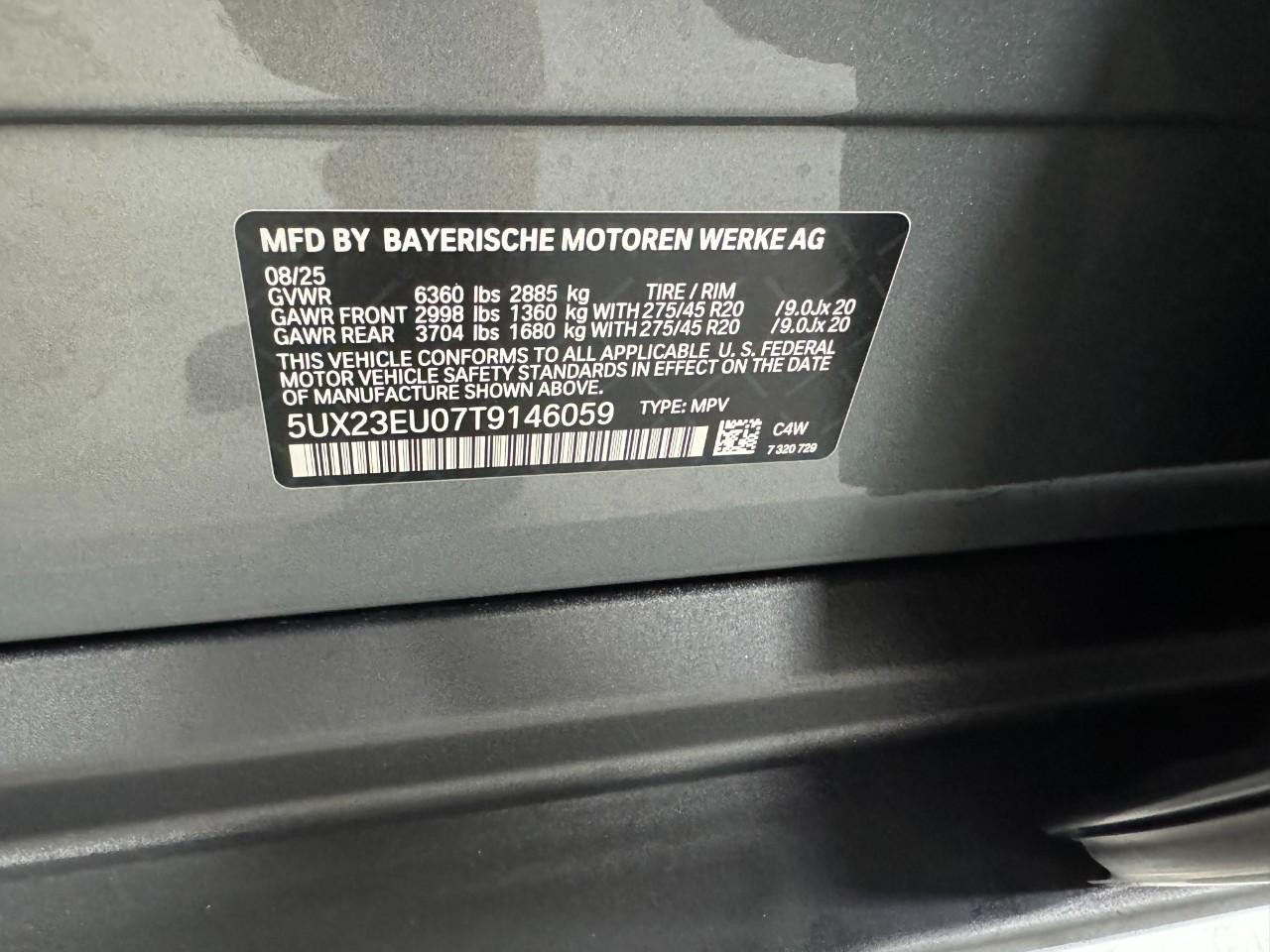 BMW X5 Vehicle Full-screen Gallery Image 35