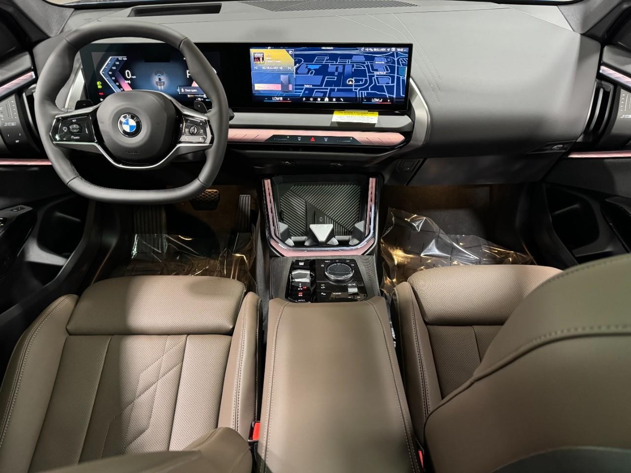 BMW X3 Vehicle Full-screen Gallery Image 12