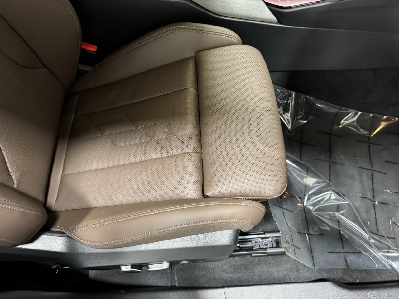 BMW X3 Vehicle Full-screen Gallery Image 18