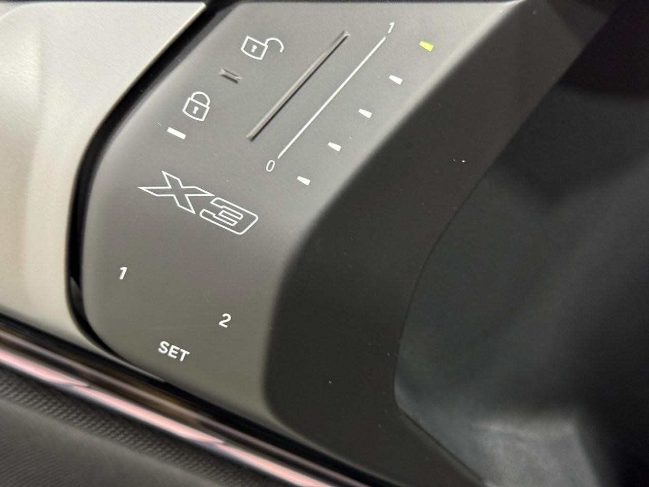 BMW X3 Vehicle Full-screen Gallery Image 22