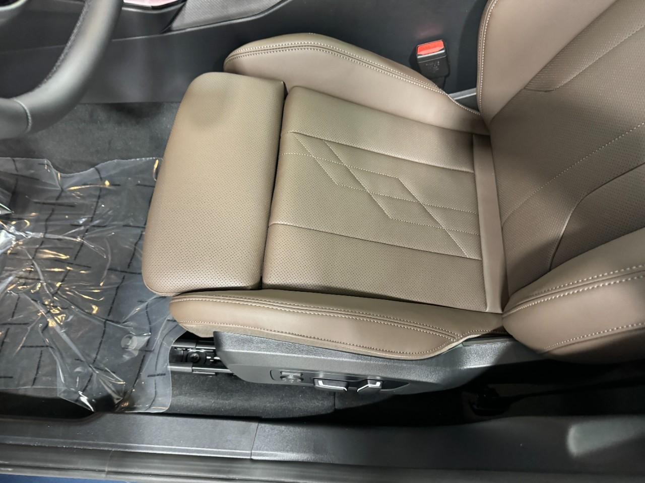 BMW X3 Vehicle Full-screen Gallery Image 26