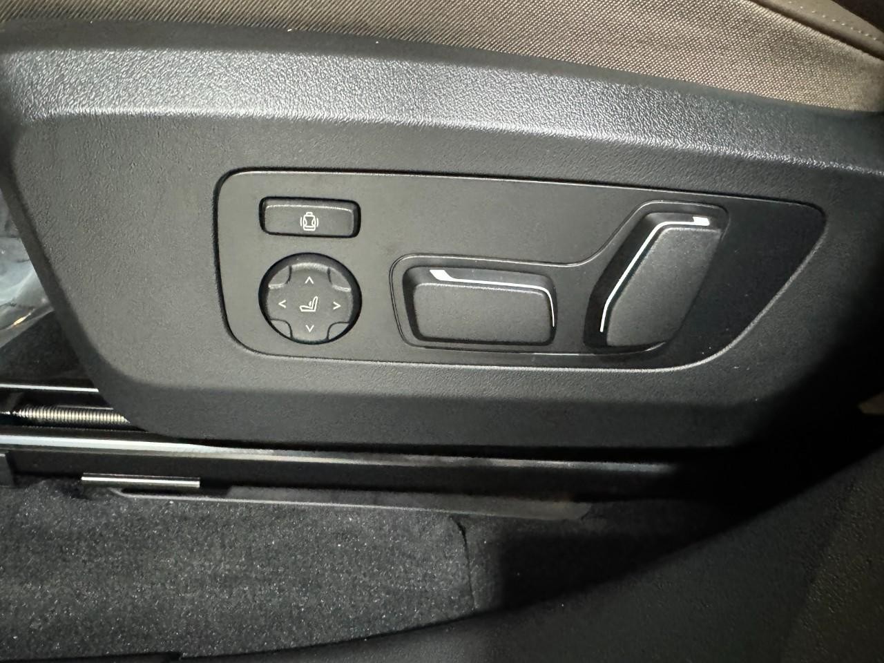 BMW X3 Vehicle Full-screen Gallery Image 27