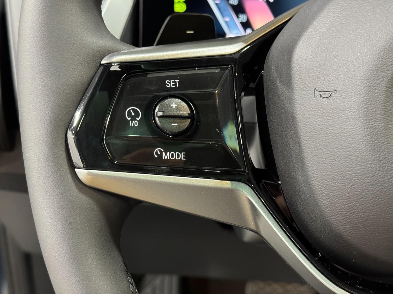 BMW X3 Vehicle Full-screen Gallery Image 28