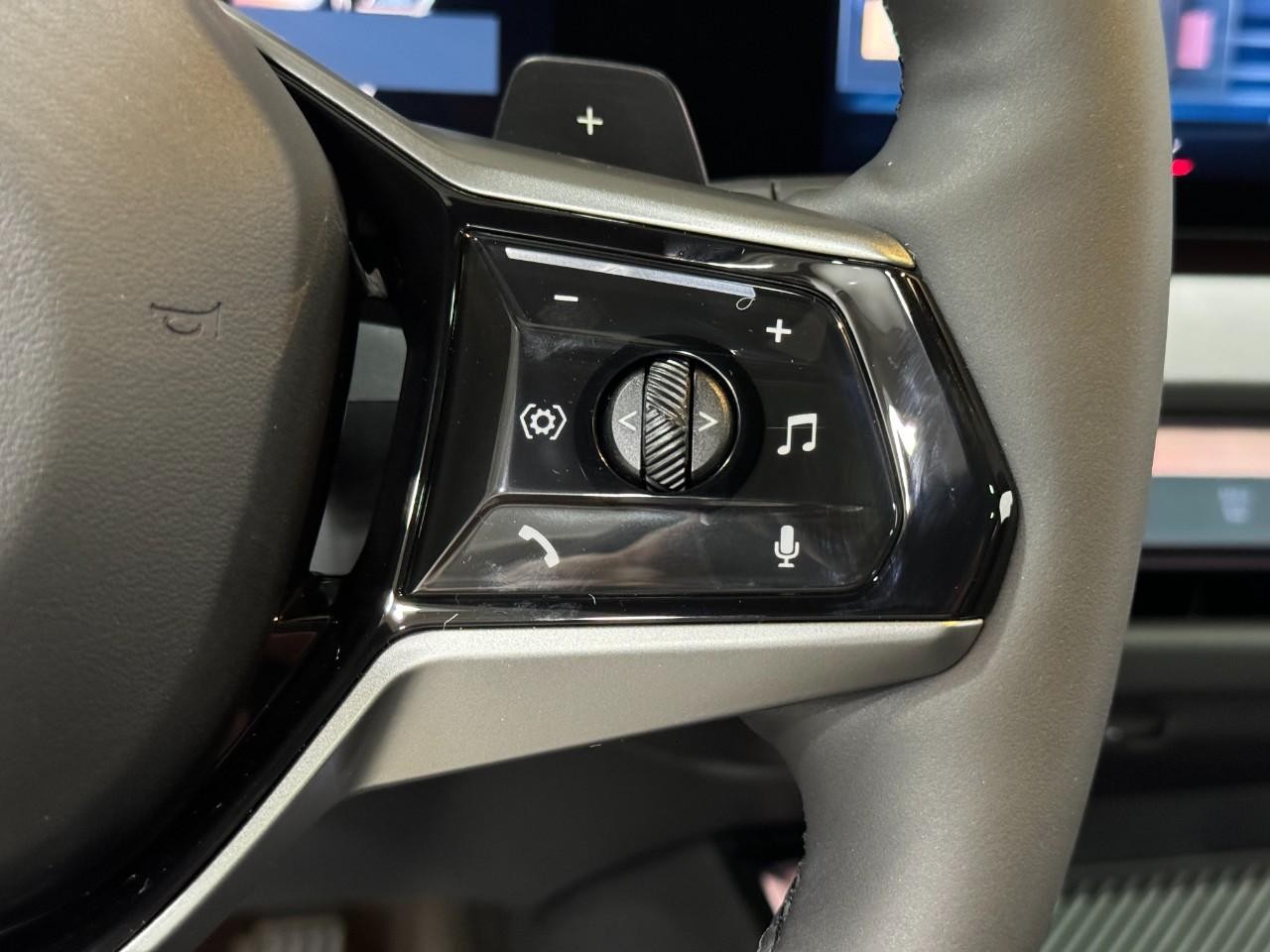 BMW X3 Vehicle Full-screen Gallery Image 29